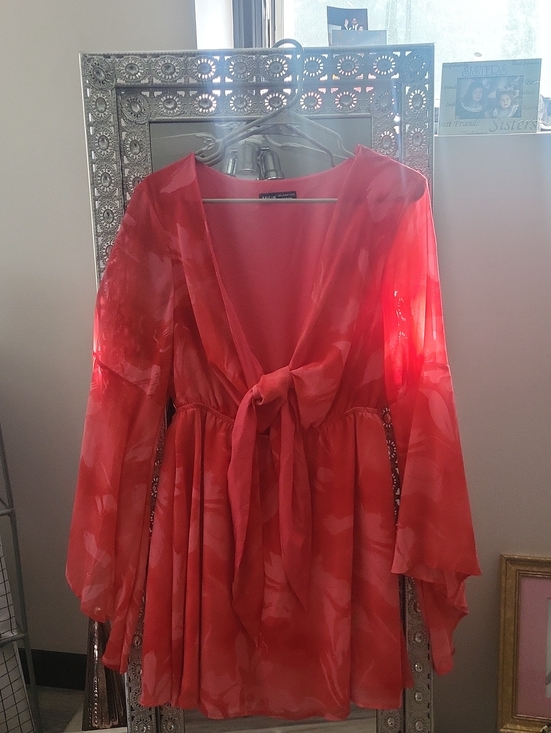SHEIN Dresses & Skirts - 🌴 Pretty Floral Coral Pink Short Tropical Dress With Flowy Bell Sleeves